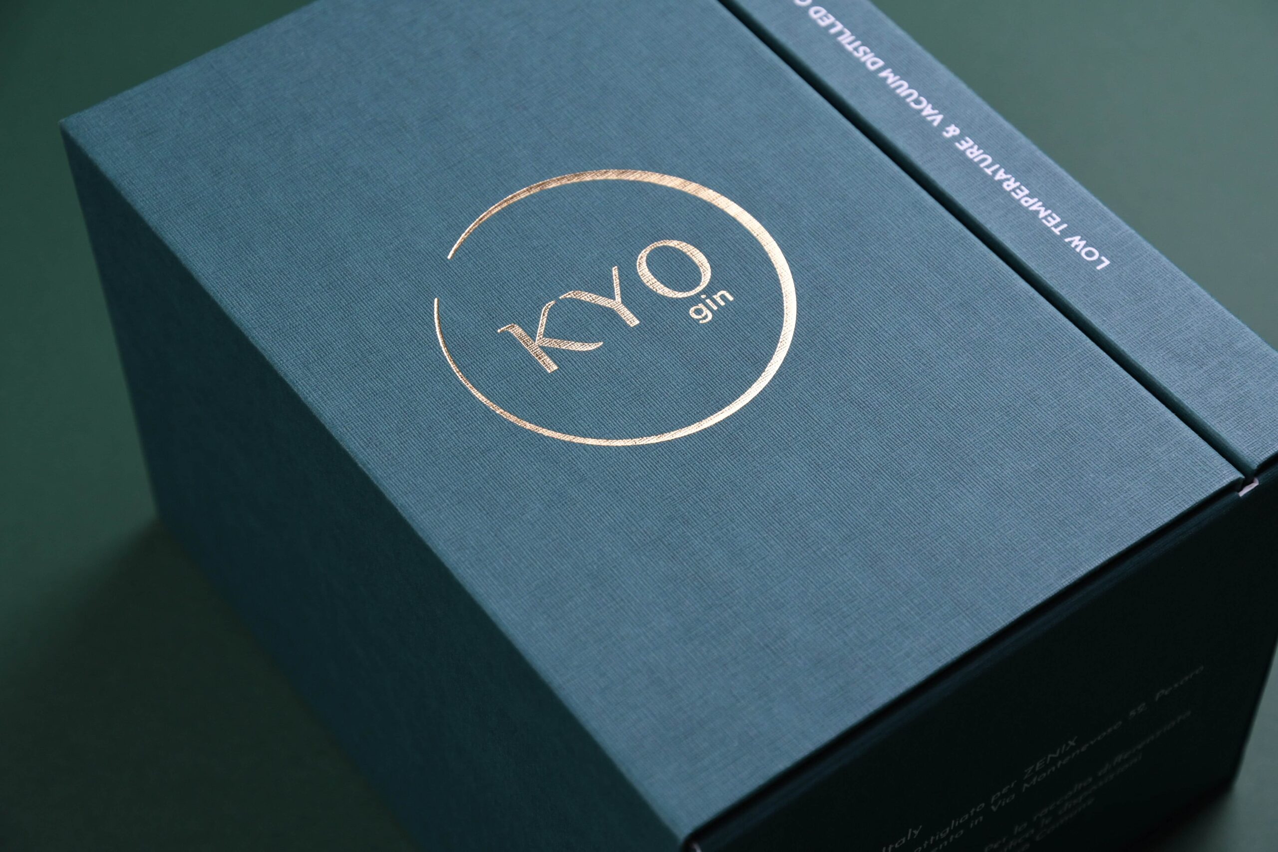 scatola chiusa di KYO gin progetto di Valeria Plasmati